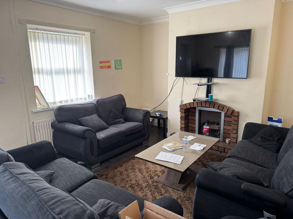 Property photo 3 of 10 Living Room