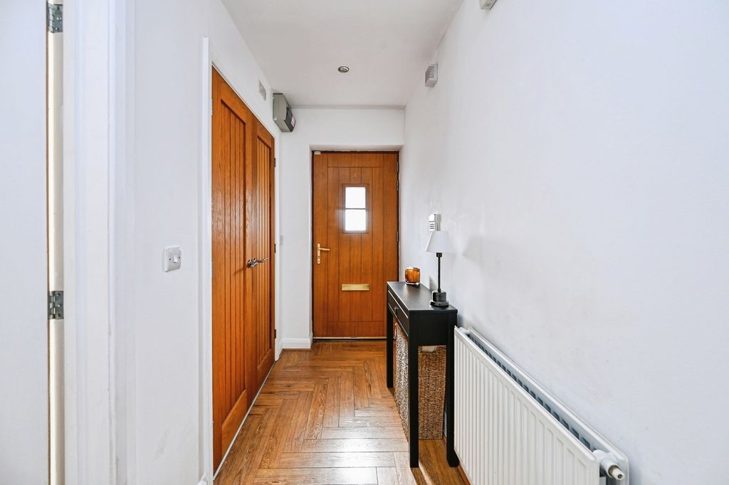 Property photo 3 of 20 Pbox-Img.Jpg