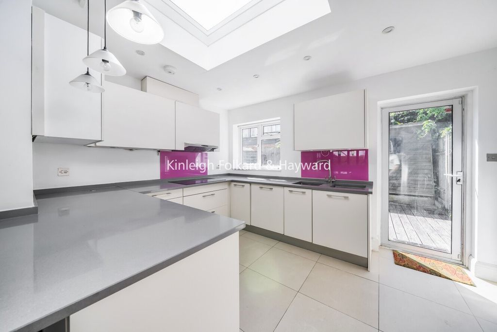 Property photo 2 of 17 Picture No. 01