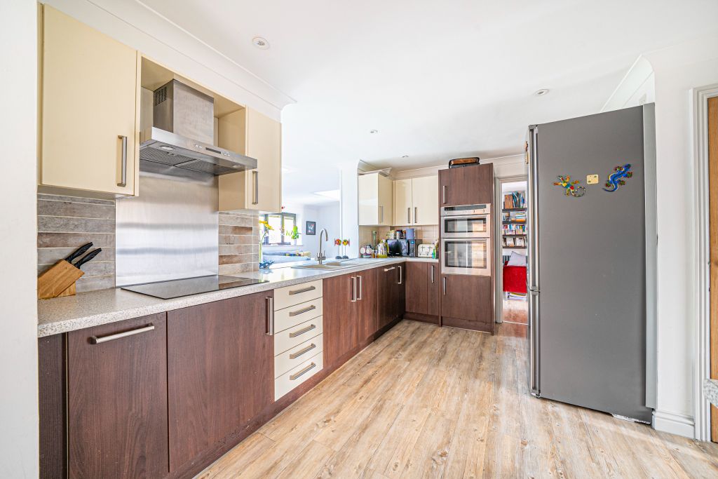 Property photo 2 of 27