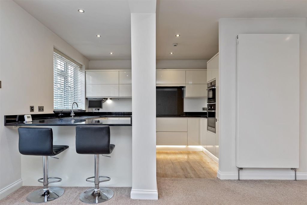 Property photo 3 of 19 21Northriding-9.Jpg