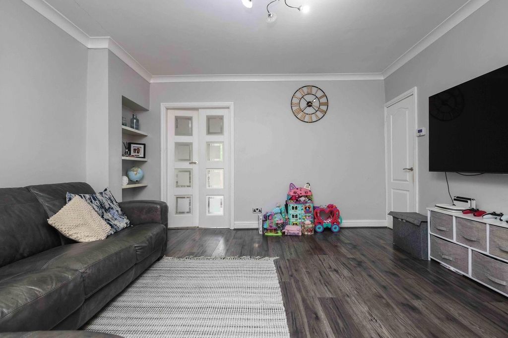 Property photo 3 of 15 Picture No. 08