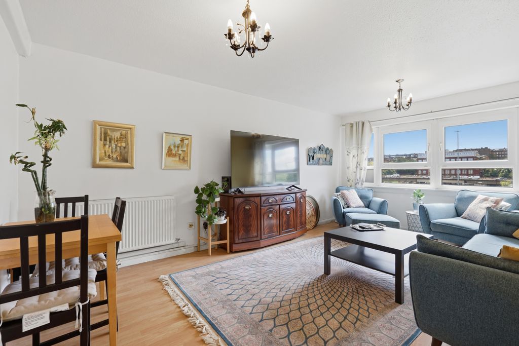 Property photo 2 of 33
