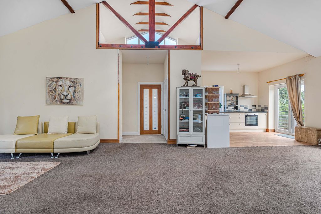 Property photo 3 of 37