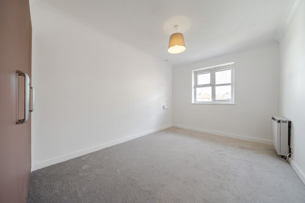 Property photo 3 of 8 Bedroom