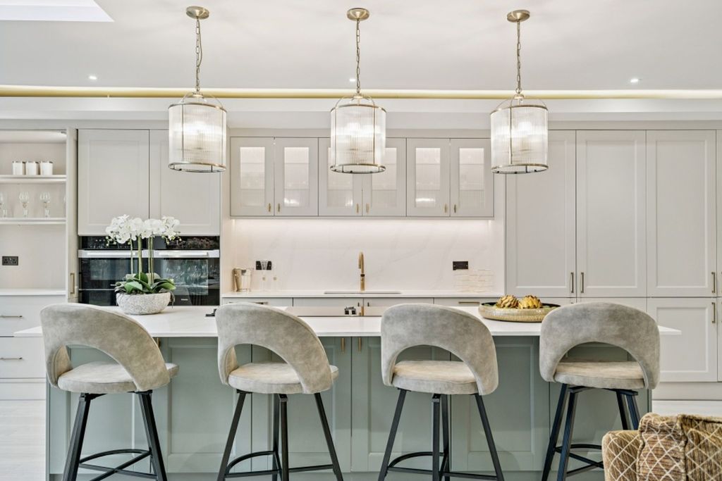 Property photo 3 of 40