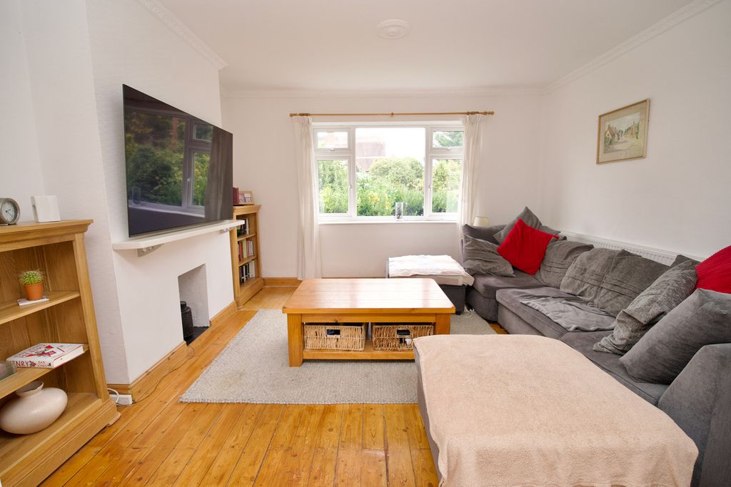 Property photo 2 of 17