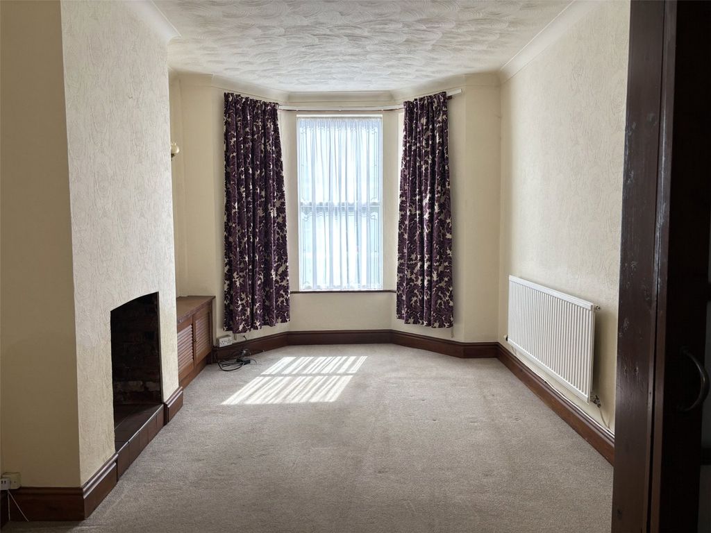 Property photo 2 of 15 Lounge