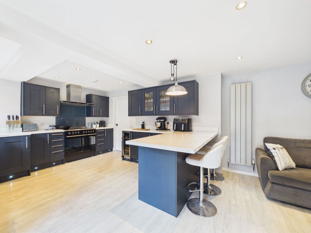 Property photo 2 of 19 Dining Kitchen