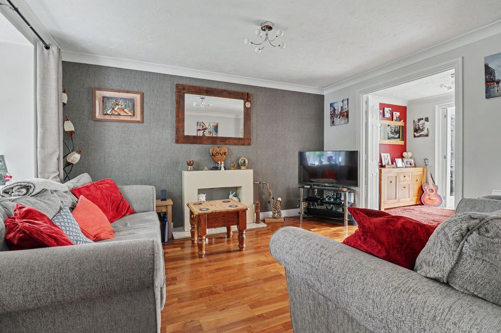 Property photo 2 of 12