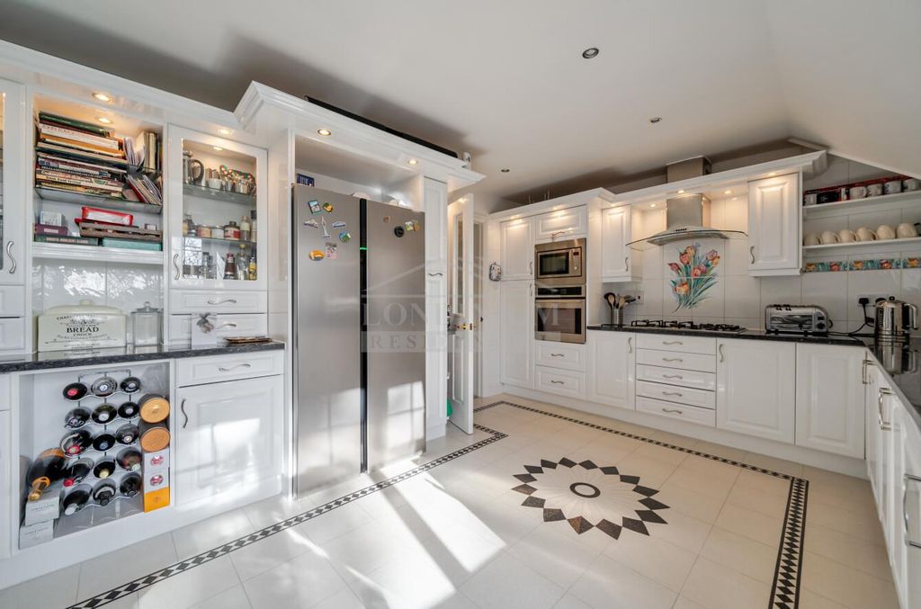 Property photo 3 of 16 743A7Dbc-30ba-4F9B-9592-614375Aae310.Jpg