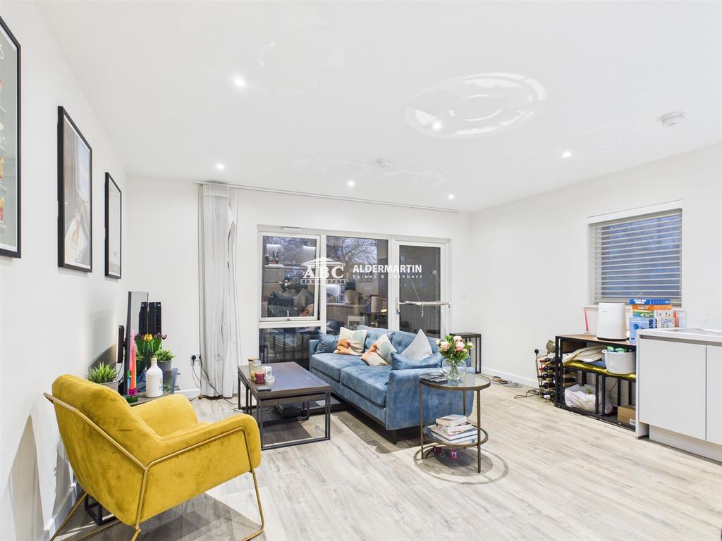 Property photo 2 of 9 Cam03827G0-Pr0104-Still001.Jpg