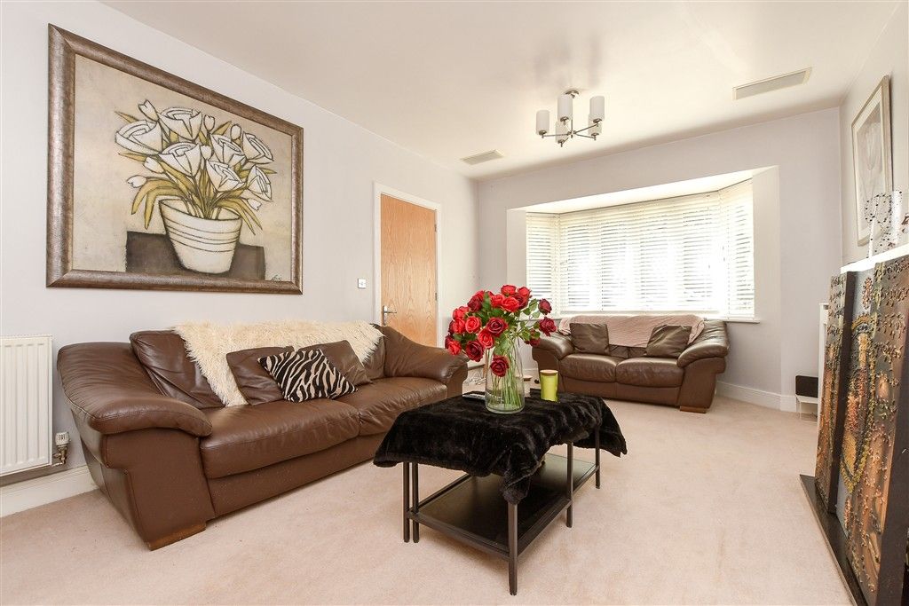 Property photo 3 of 14 Lounge