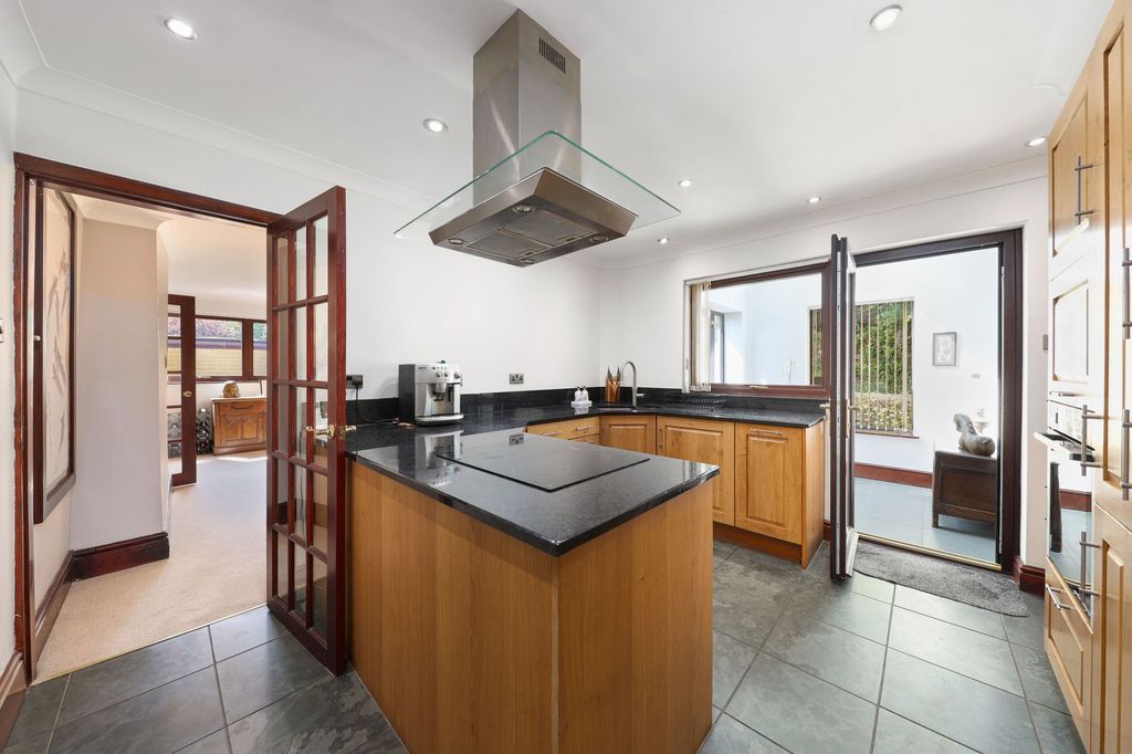 Property photo 2 of 26