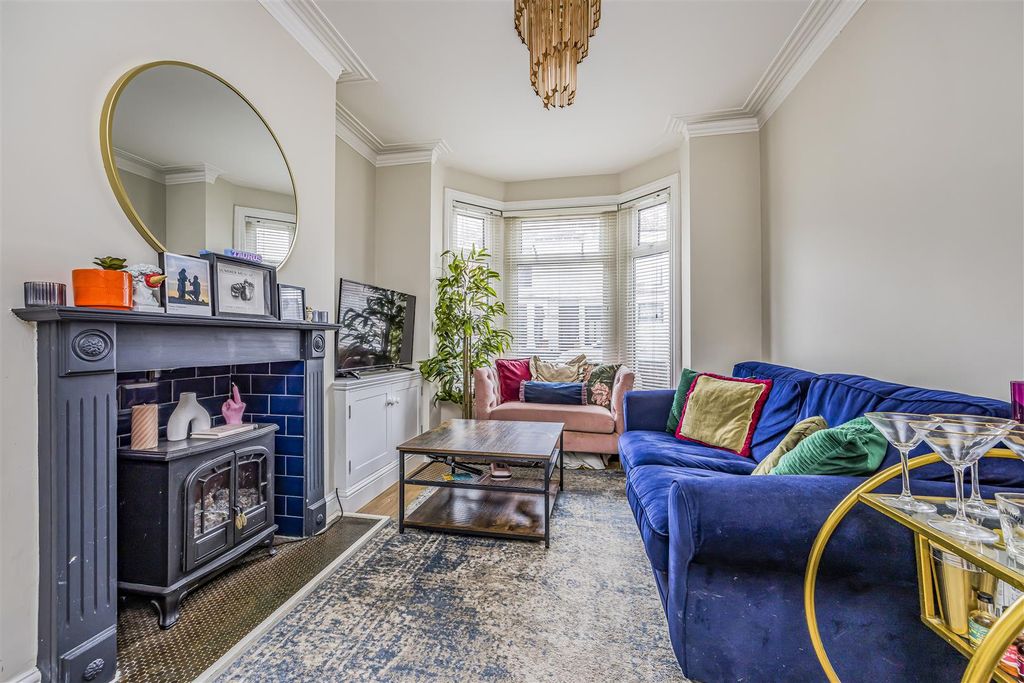 Property photo 3 of 20 21 Highgate Road, Copnor-Porticomarketing-Soldby-1