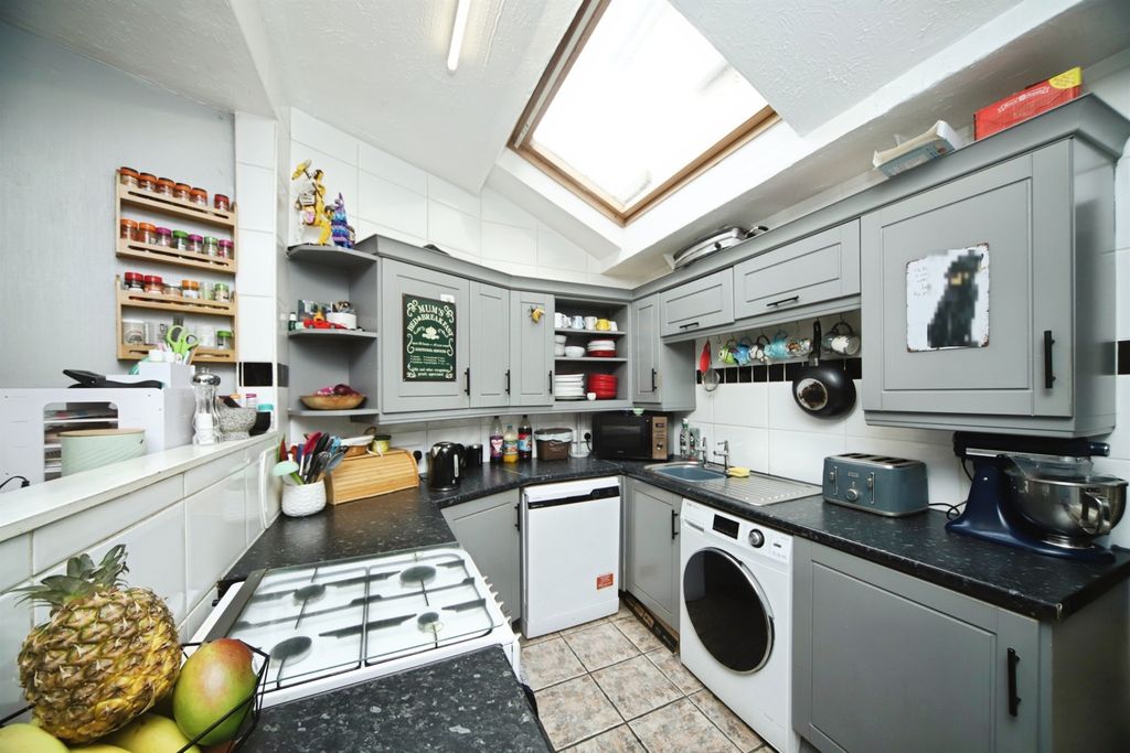 Property photo 3 of 18