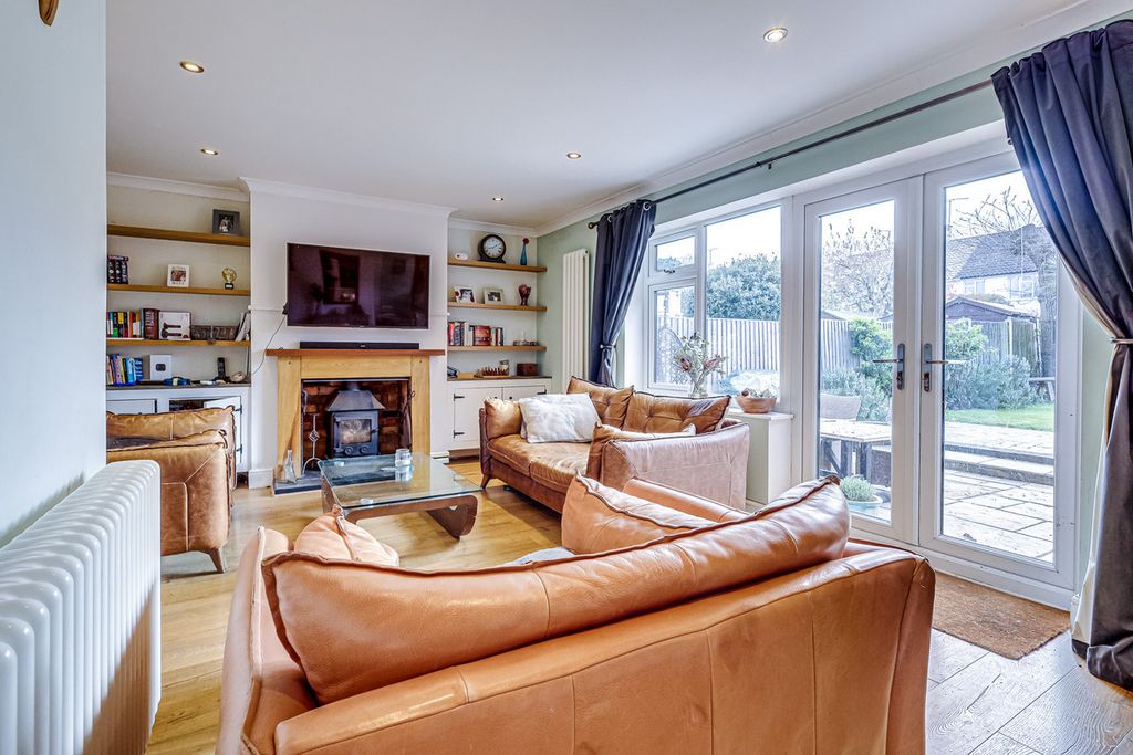 Property photo 3 of 27