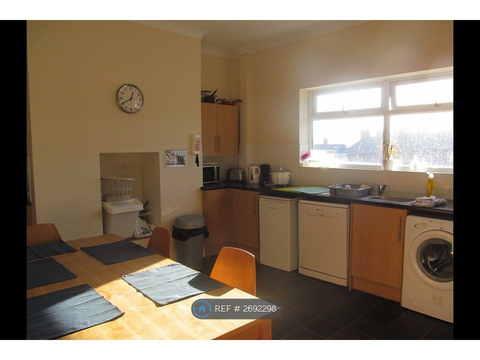 Property photo 2 of 7 Kitchen With Dishwasher Washer Freezer And Fridges