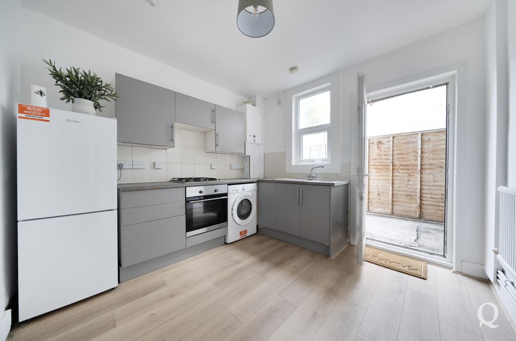 Property photo 3 of 27 5Ced779A-4Ef1-477...