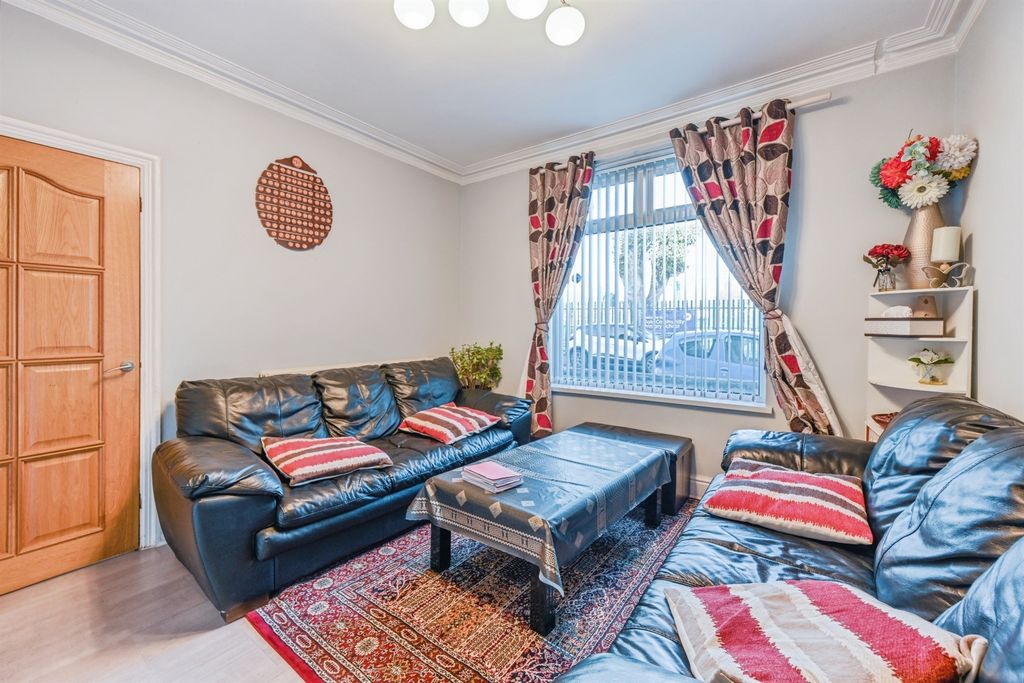 Property photo 3 of 17