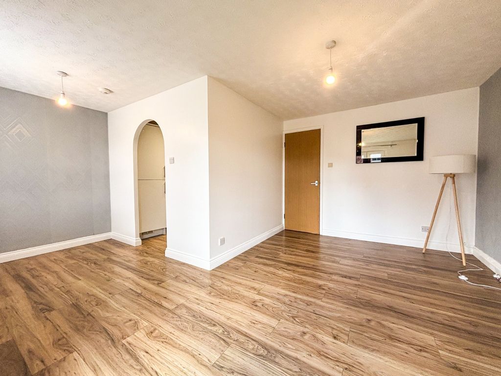 Property photo 2 of 16 Open Plan Lounge