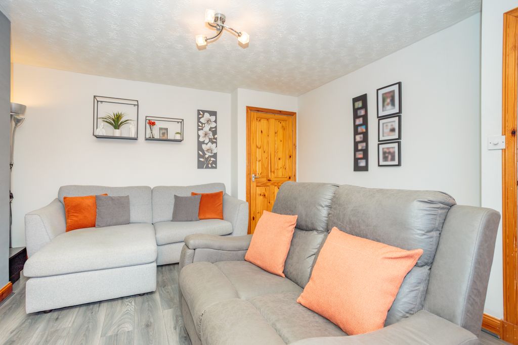 Property photo 2 of 39 Living Room