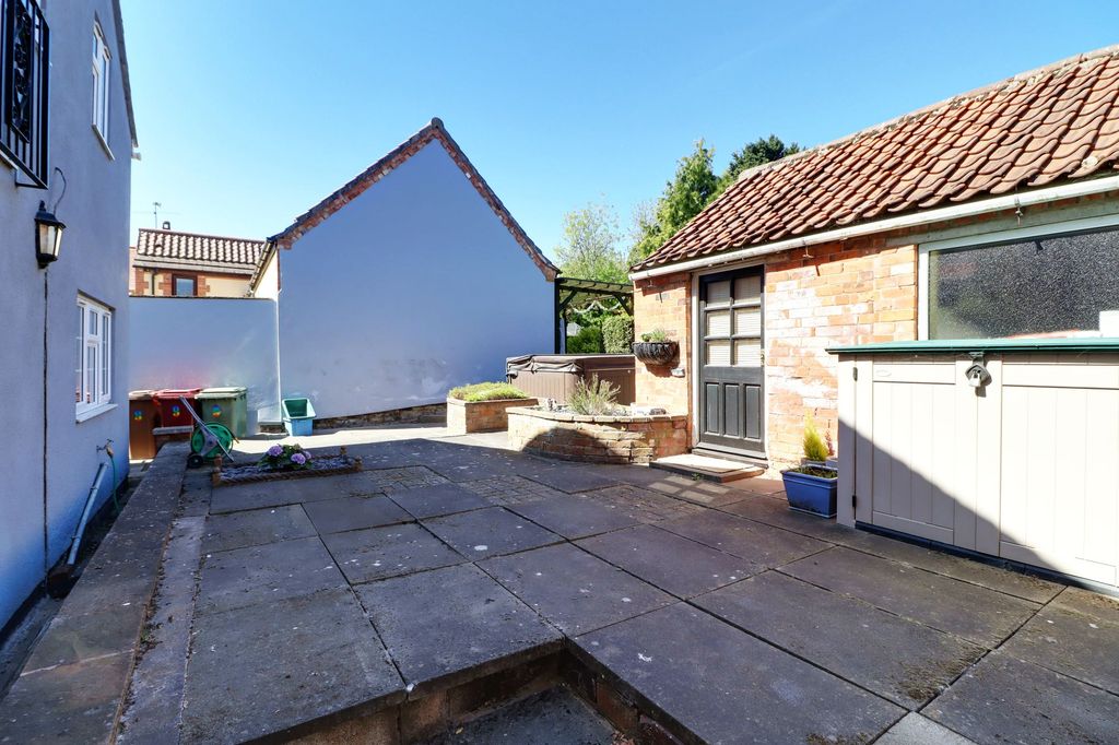 Property photo 2 of 32