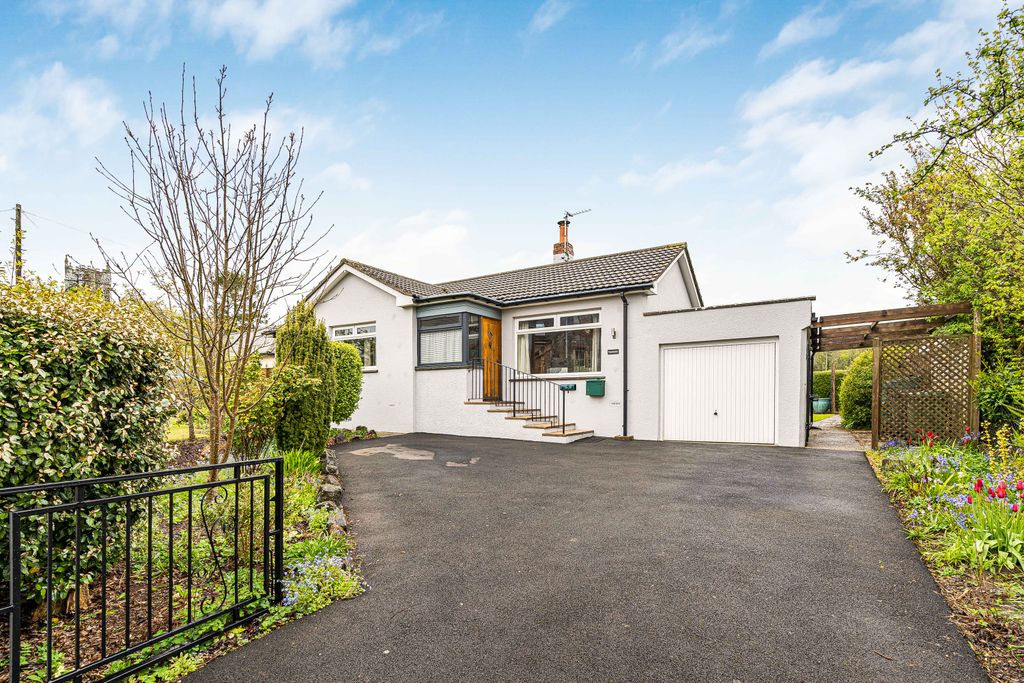 Property photo 1 of 34 Driveway