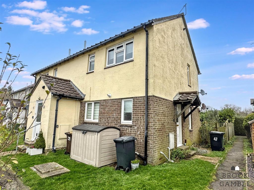 Property photo 1 of 11 01323 438506