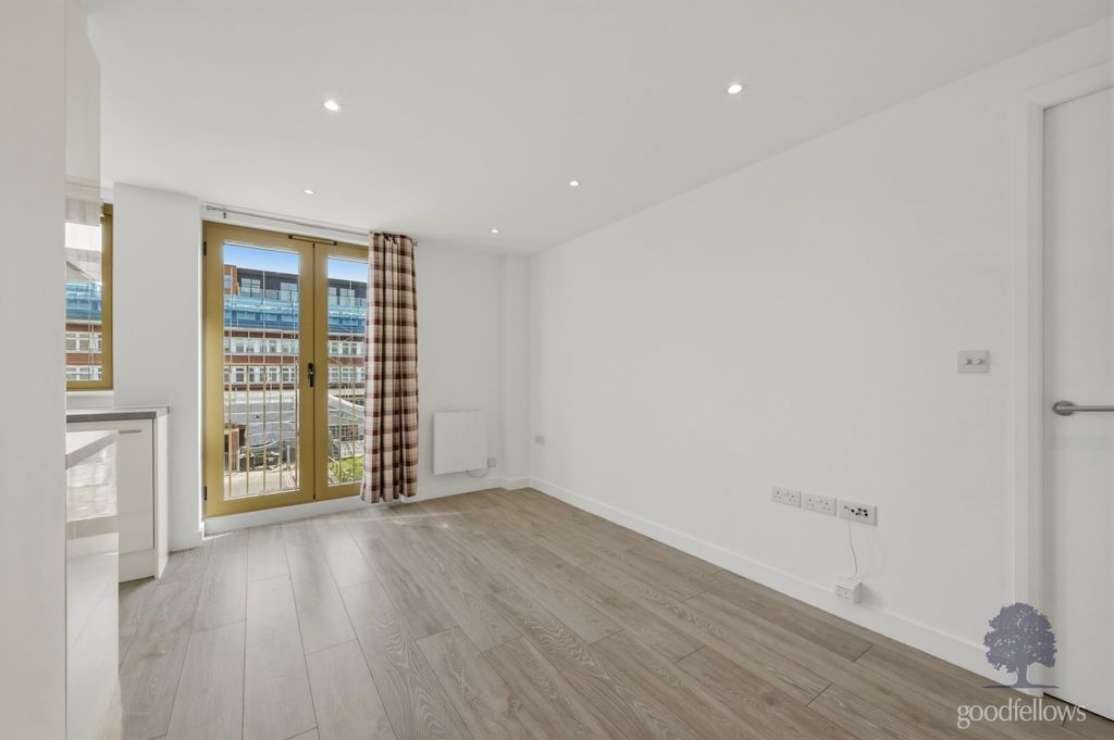 Property photo 2 of 12 Picture No. 28