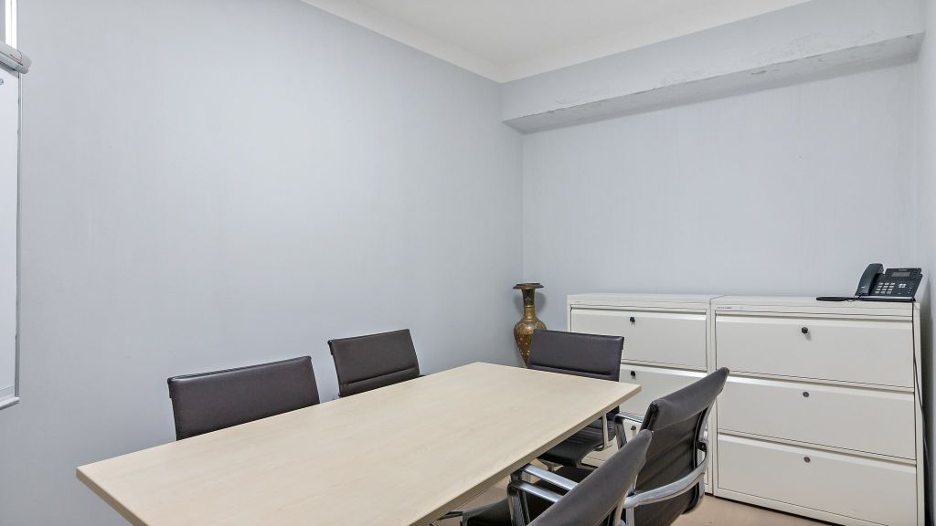 Property photo 1 of 28 Meeting Room