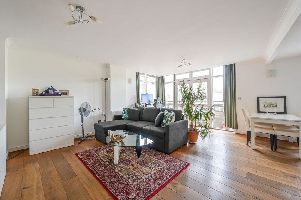 Property photo 2 of 18
