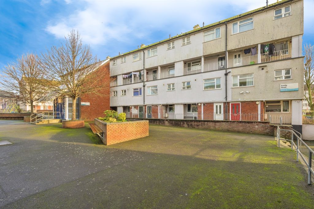 Property photo 1 of 18