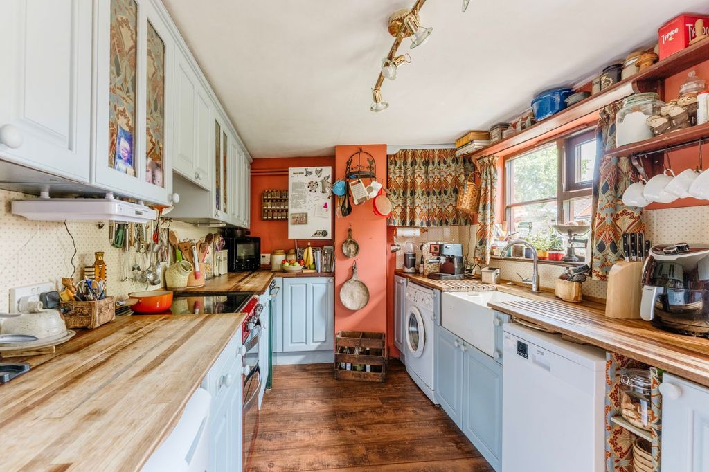 Property photo 2 of 25