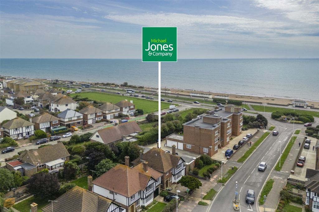 Property photo 3 of 33 Picture No. 34