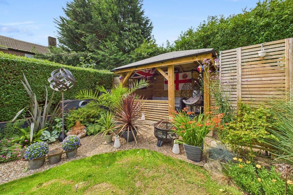 Property photo 3 of 34 Garden Room