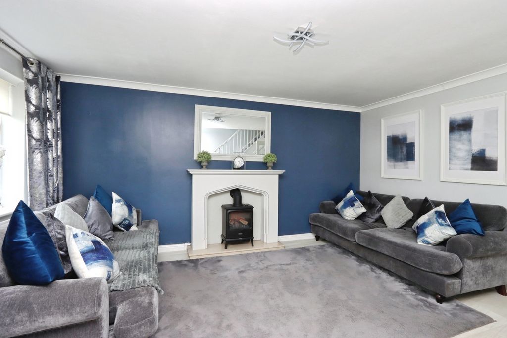 Property photo 2 of 17 Photo