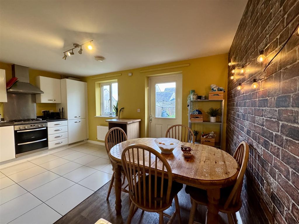 Property photo 3 of 14 Kitchen/Diner