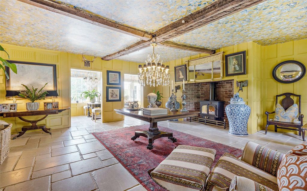 Property photo 2 of 35 Entrance Hall