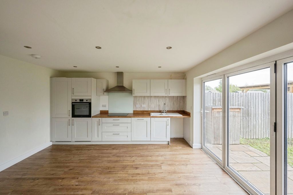 Property photo 2 of 18 Kitchen