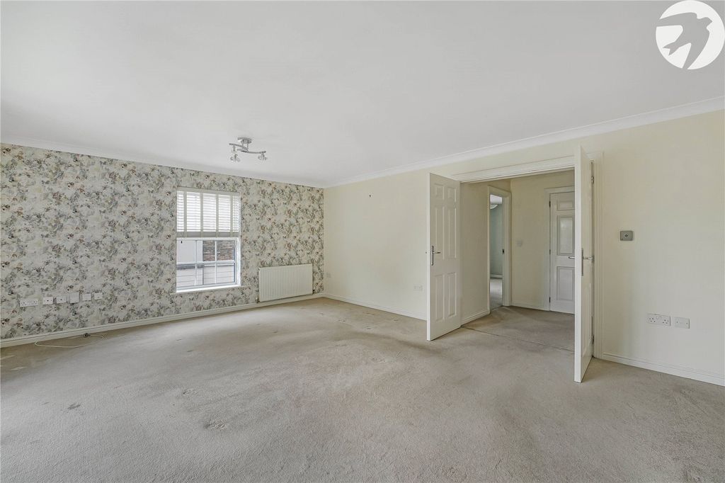 Property photo 3 of 22 Lounge