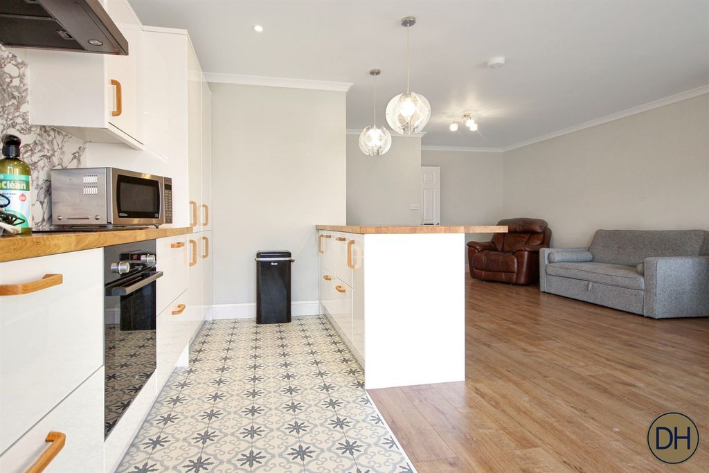 Property photo 3 of 13 Kitchen+