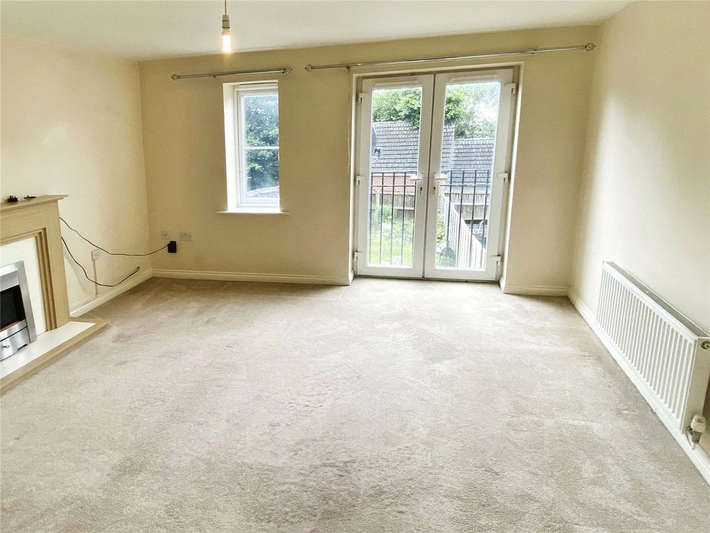 Property photo 3 of 12 Lounge