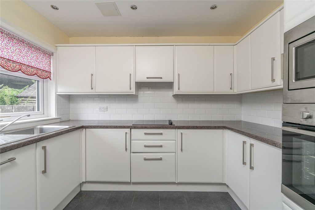 Property photo 3 of 26 Kitchen