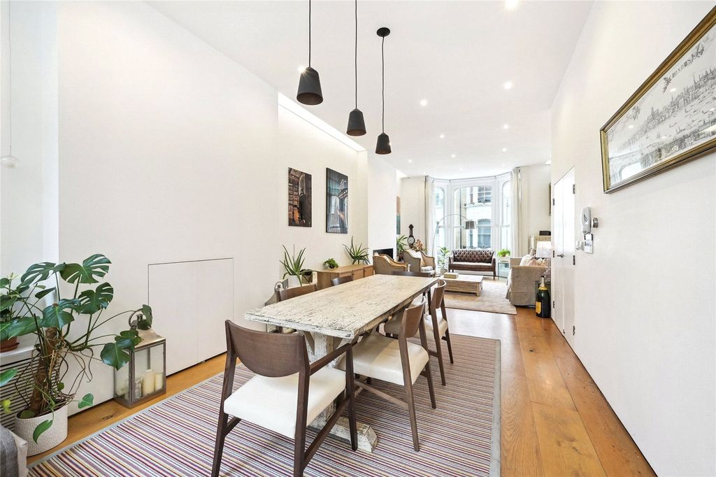 Property photo 2 of 17 Dining Room
