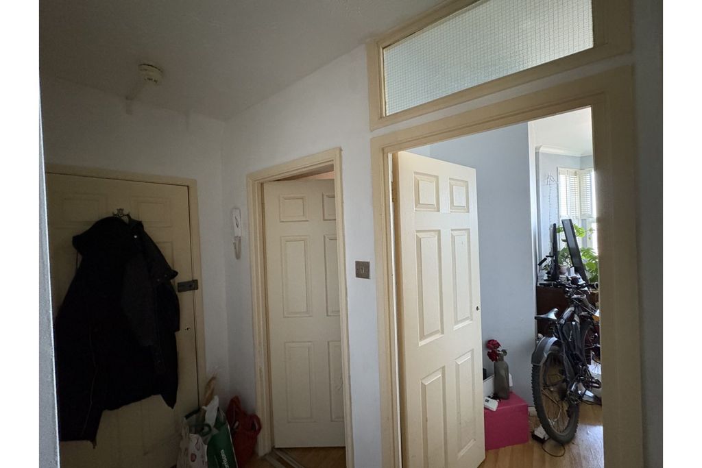 Property photo 3 of 15 Entrance Hall