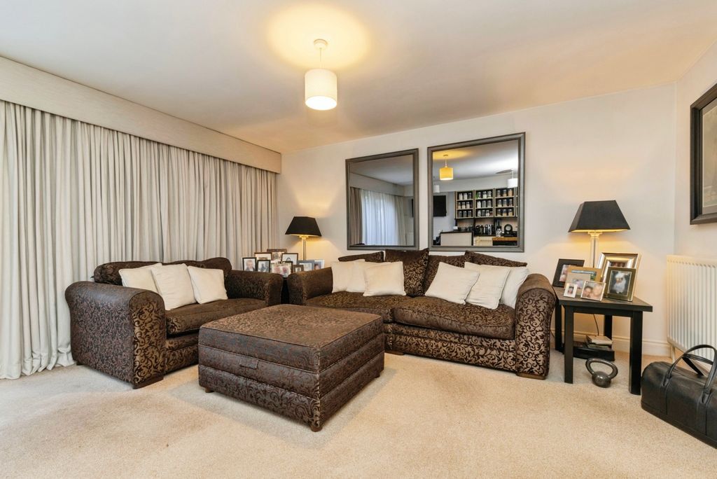 Property photo 3 of 17 Pbox-Img.Jpg