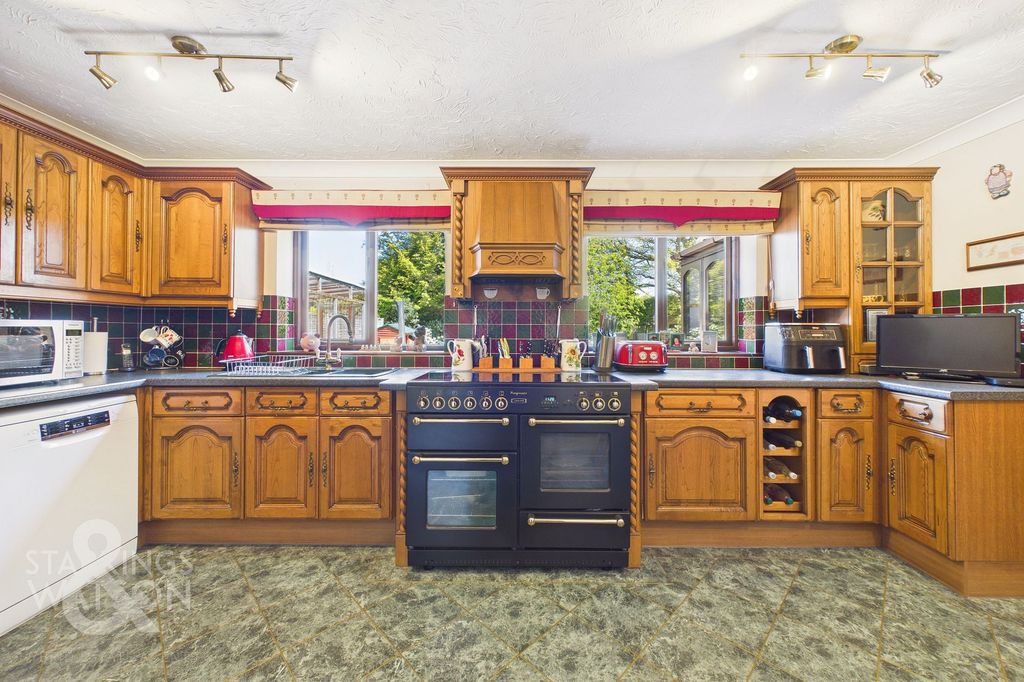 Property photo 3 of 48