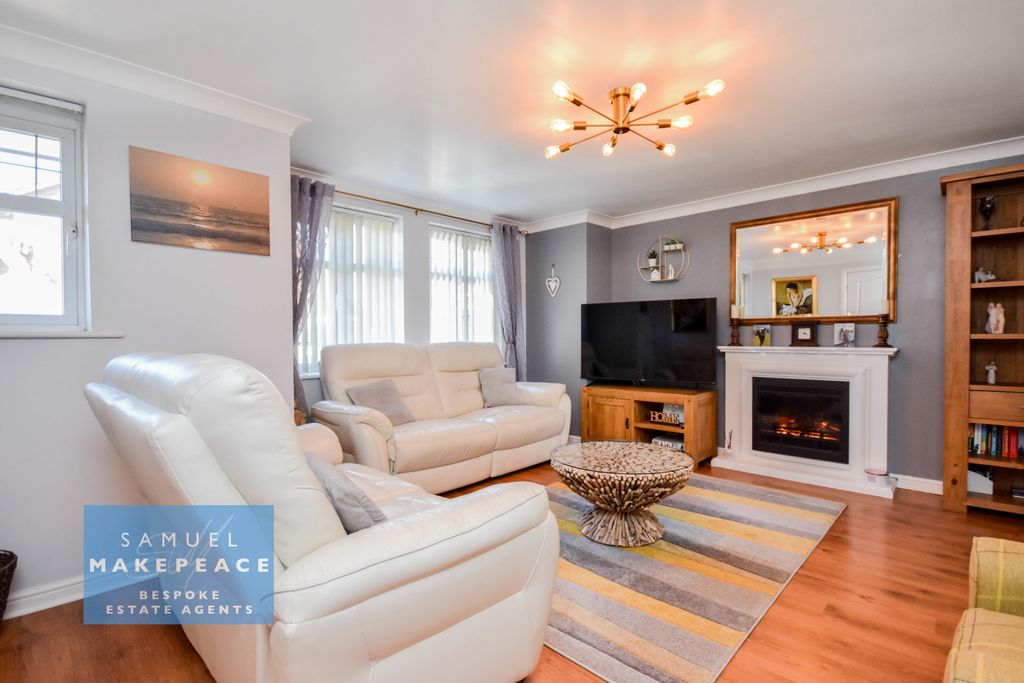 Property photo 3 of 30 Gallery