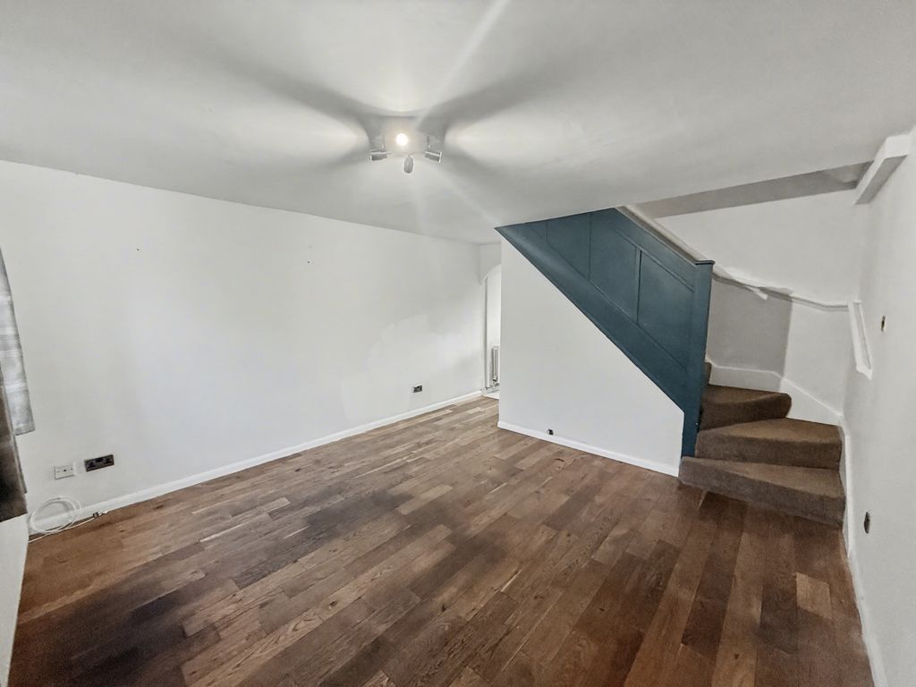 Property photo 2 of 11 Image00021